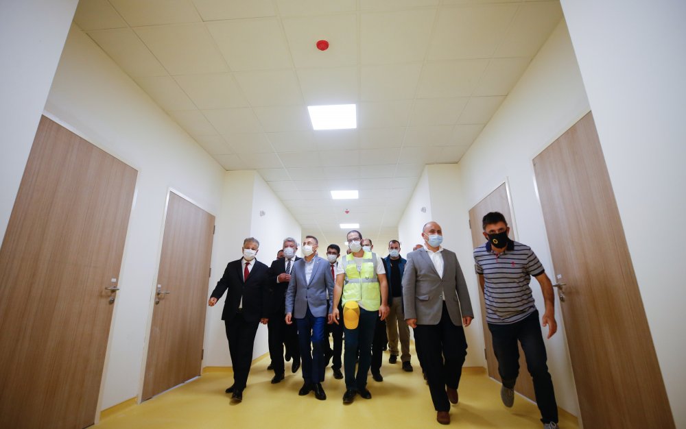 Oktay kısa sürede tamamlanan KKTC Acil Durum Hastanesi'ni inceledi