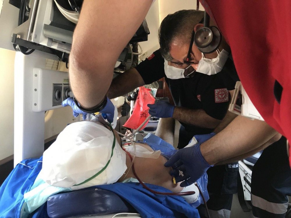 Silahlı saldırıya uğrayan Türk Kızılay yetkilisi ambulans uçakla Yemen'den getirildi