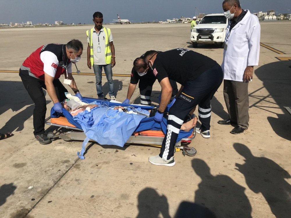 Silahlı saldırıya uğrayan Türk Kızılay yetkilisi ambulans uçakla Yemen'den getirildi