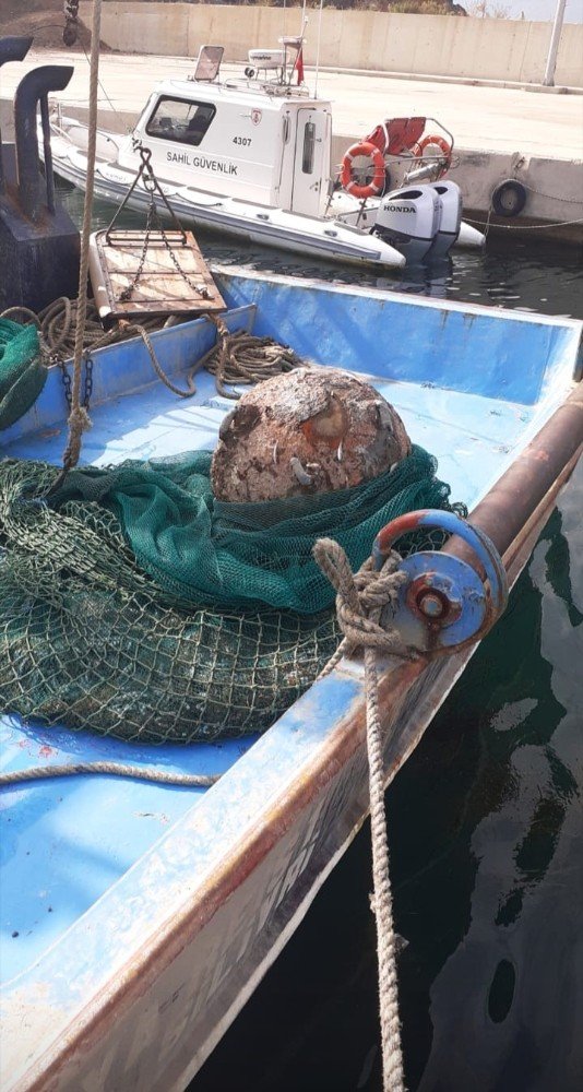 İstanbul Boğazı'nda balıkçıların ağına patlamamış mayın takıldı
