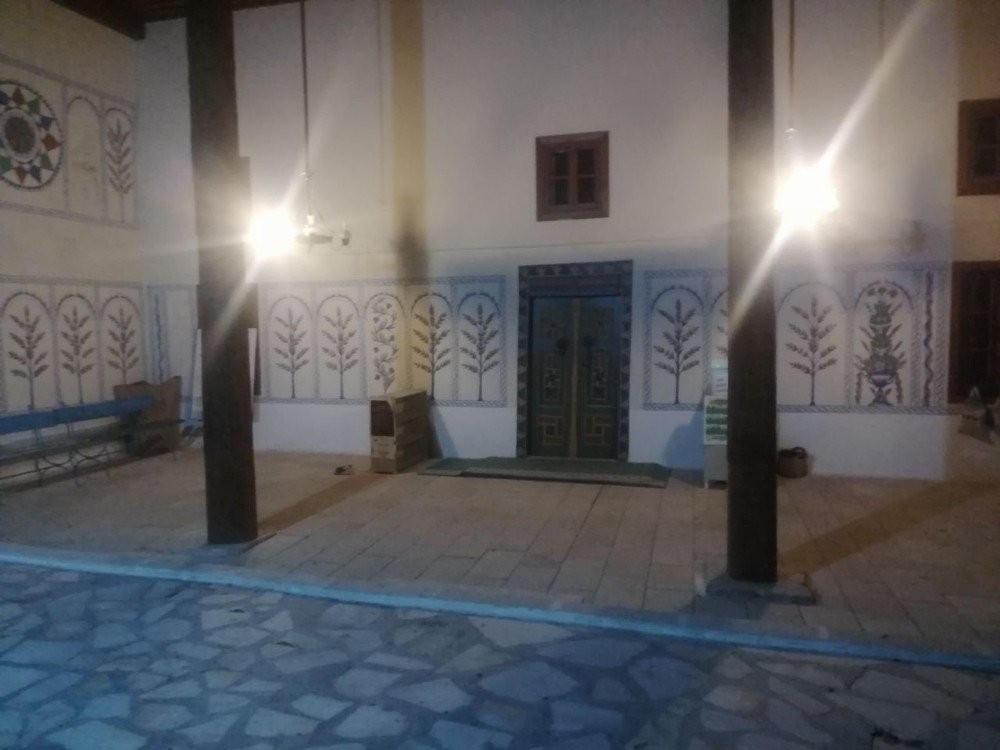 Cami restorasyonunda iskeleden düşen genç nakkaş hayatını kaybetti