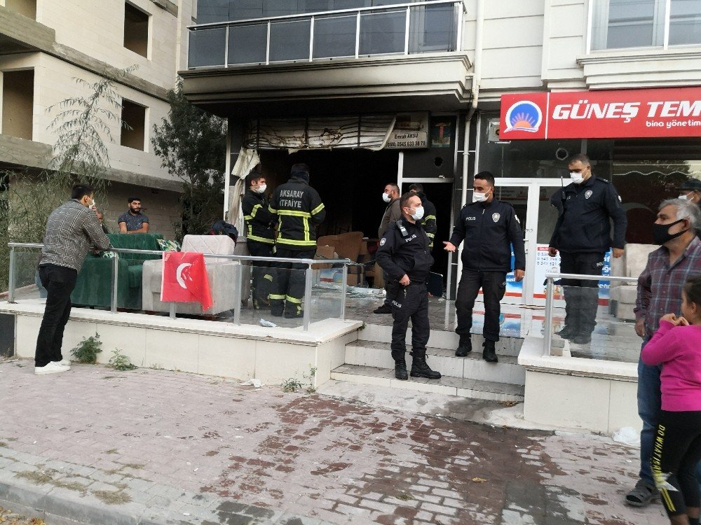 Aksaray'da mobilya mağazası yandı! İkiz kardeşler yaralandı