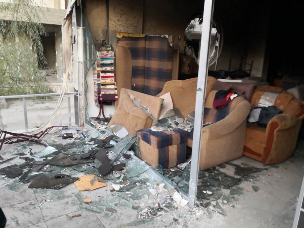 Aksaray'da mobilya mağazası yandı! İkiz kardeşler yaralandı