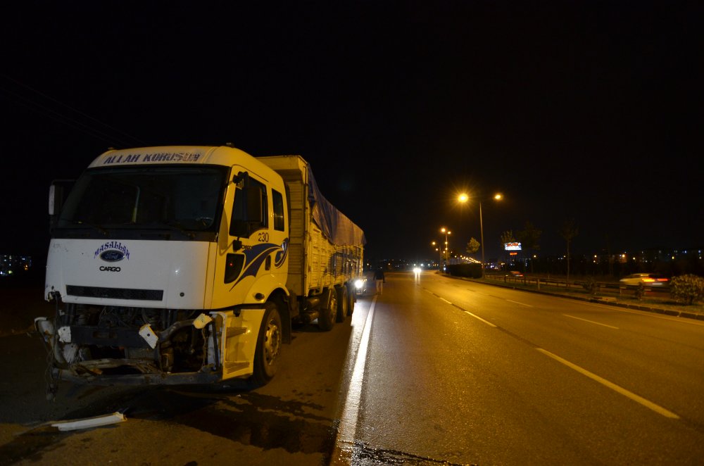 Freni boşalan kamyon ortalığı birbirine kattı! 6 araç hasar gördü 8 yaralı var