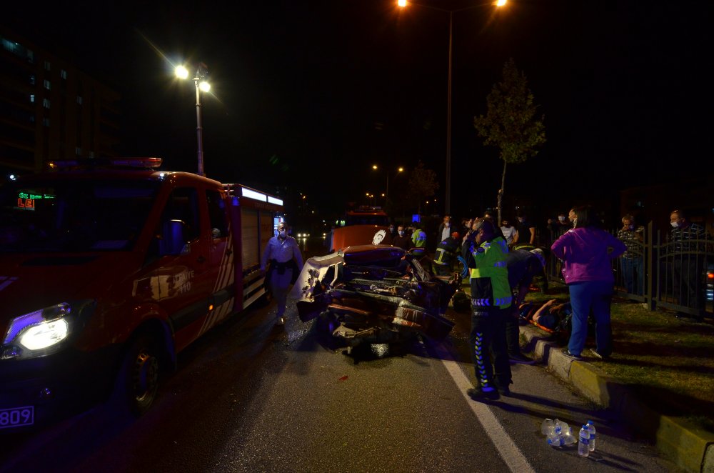 Freni boşalan kamyon ortalığı birbirine kattı! 6 araç hasar gördü 8 yaralı var