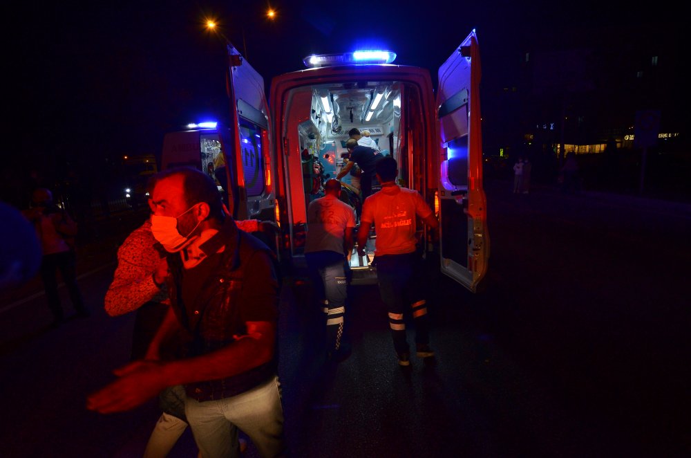Freni boşalan kamyon ortalığı birbirine kattı! 6 araç hasar gördü 8 yaralı var