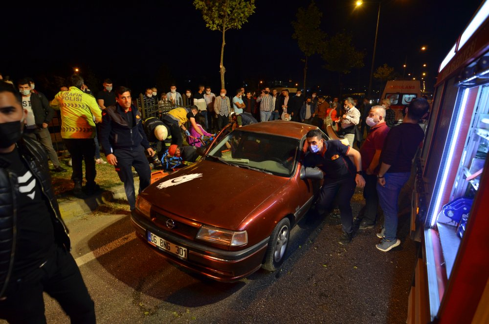 Freni boşalan kamyon ortalığı birbirine kattı! 6 araç hasar gördü 8 yaralı var