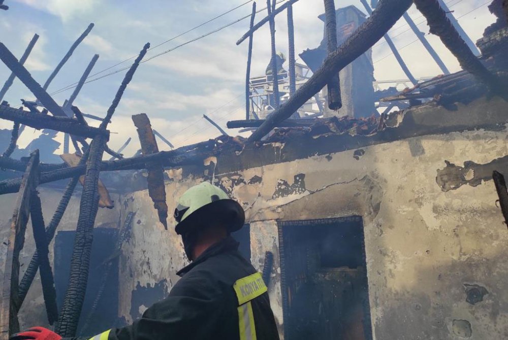 Konya'da yanan müstakil ev kullanılamaz hale geldi