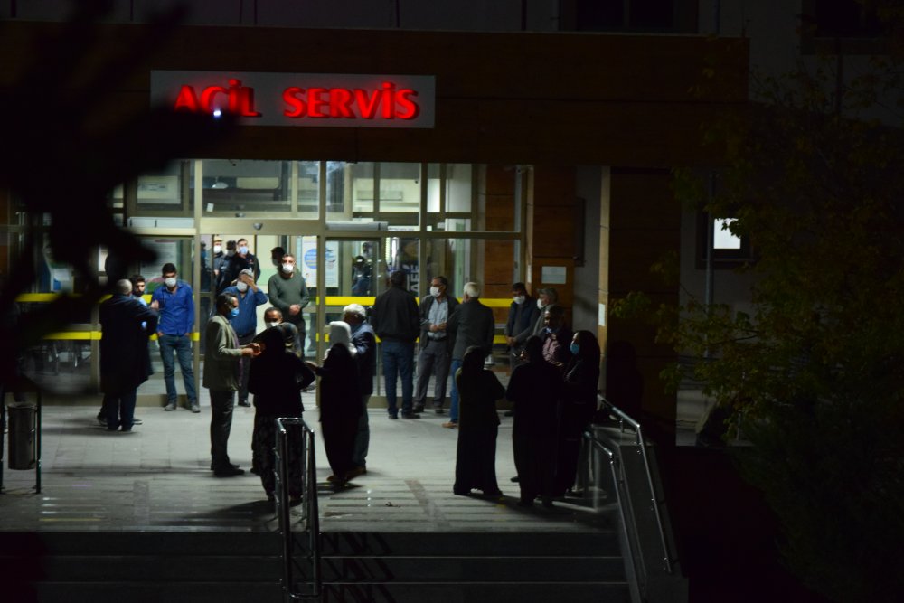 Konya'da yasağa rağmen taziye için toplanılan evin tabanı çöktü! 11 yaralı