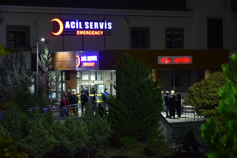 Konya'da yasağa rağmen taziye için toplanılan evin tabanı çöktü! 11 yaralı