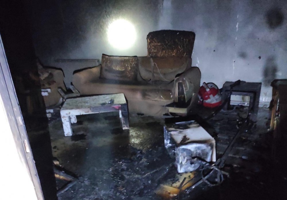 Konya'daki ev yangınında mahsur kalan aile kurtarıldı