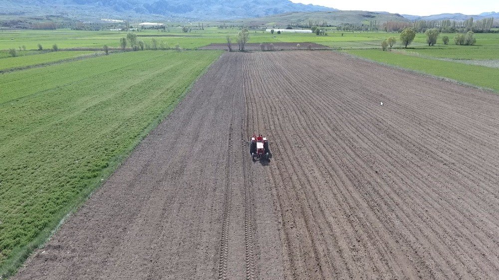 Özellikle koronavirüs salgınında tarımın başkenti haline gelen Antalya'da sulama yatırımlarında büyük artış