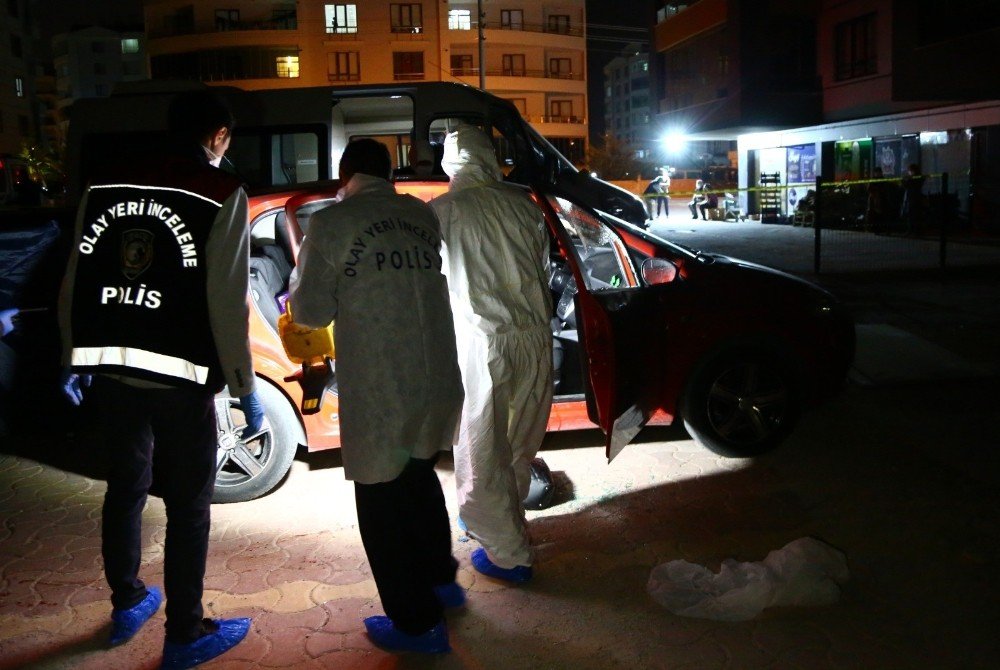 Konya'da eski nişanlı tarafından öldürülen anne kız Bursa’da gözyaşlarıyla defnedildi