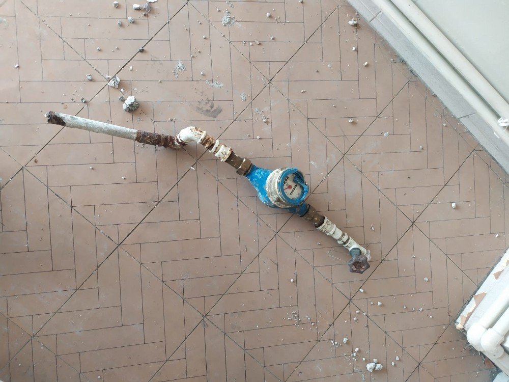 Depremde hasar gören evde hırsızlık yapan 1 kişi gözaltına alındı