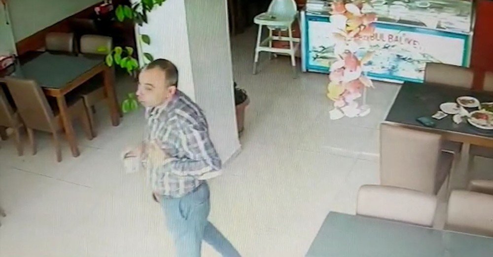 Konya'da müşterisinin nefesi borusuna balık kaçan lokanta sahibi anında müdahale etti