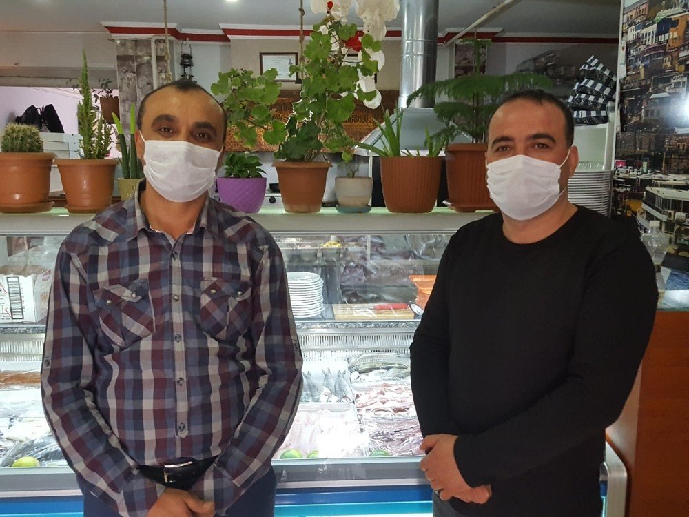 Konya'da müşterisinin nefesi borusuna balık kaçan lokanta sahibi anında müdahale etti