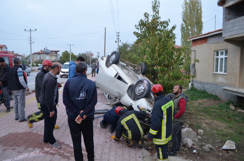 Konya�da traktörle çarpışan otomobil ters döndü! 2 yaralı