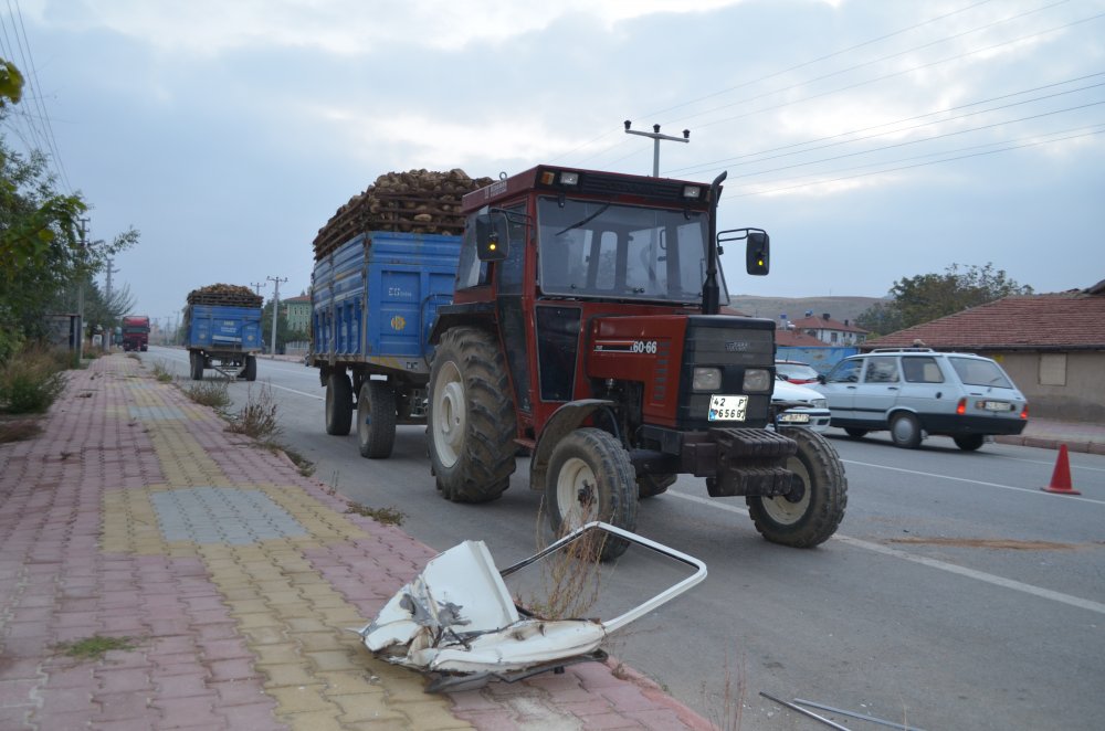 Konya�da traktörle çarpışan otomobil ters döndü! 2 yaralı