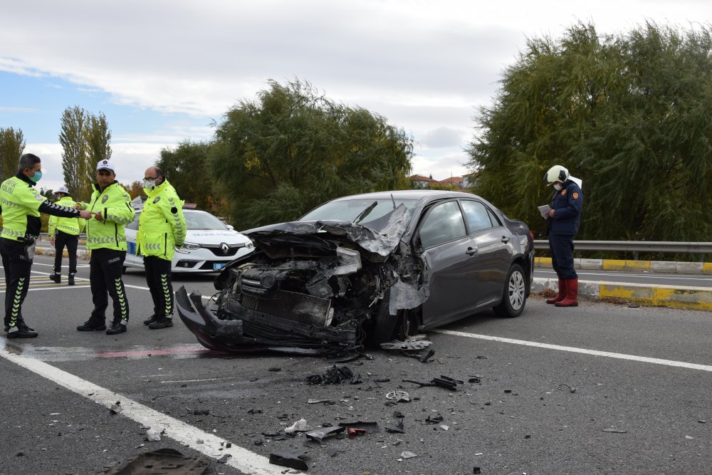 Ankara'da trafik kazası! 3 yaralı