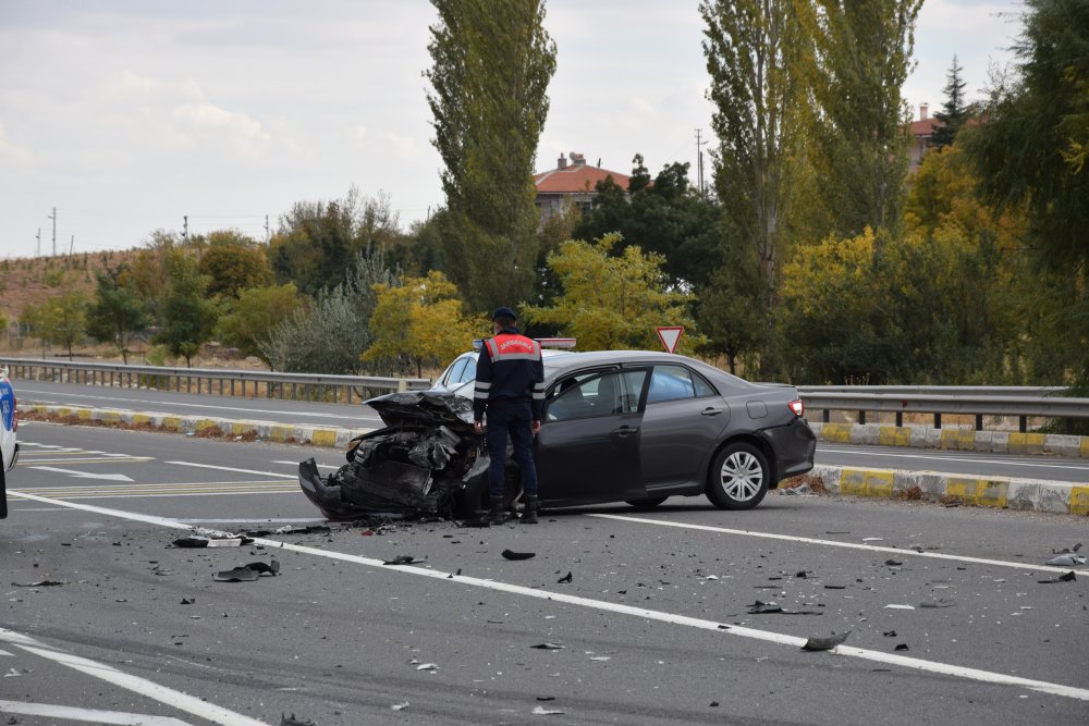 Ankara'da trafik kazası! 3 yaralı
