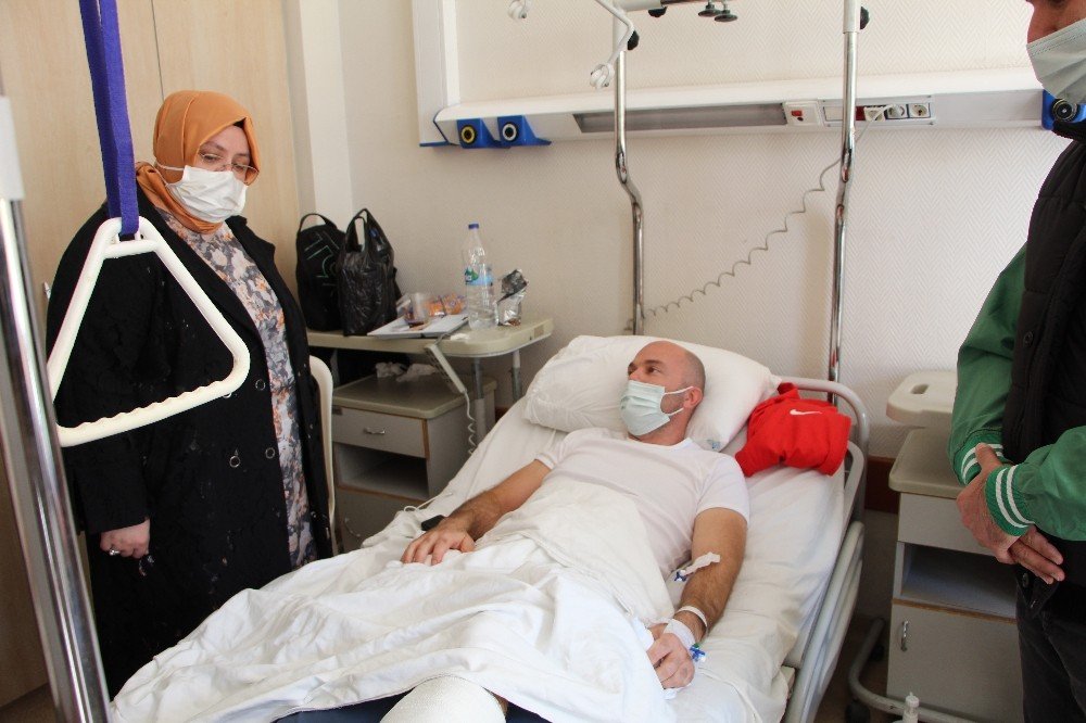 Bakan Selçuk depremzedeleri ziyaret etti