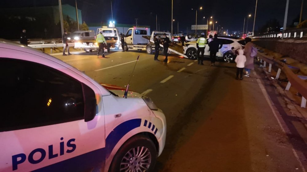 Ciple çarpışan otomobil ters döndü! 1 yaralı