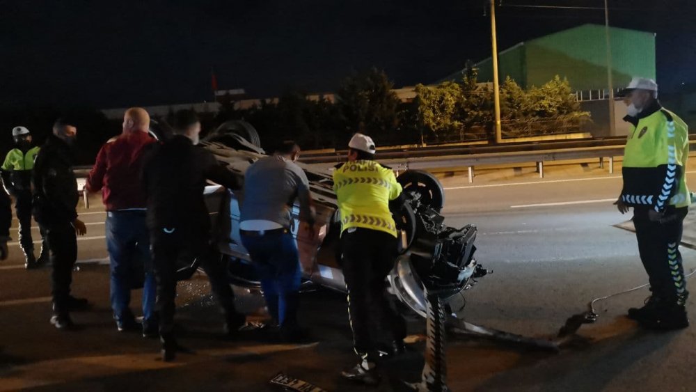 Ciple çarpışan otomobil ters döndü! 1 yaralı