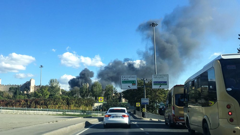 İstanbul Tıp Fakültesi içindeki inşaattaki yangın kontrol altına alındı