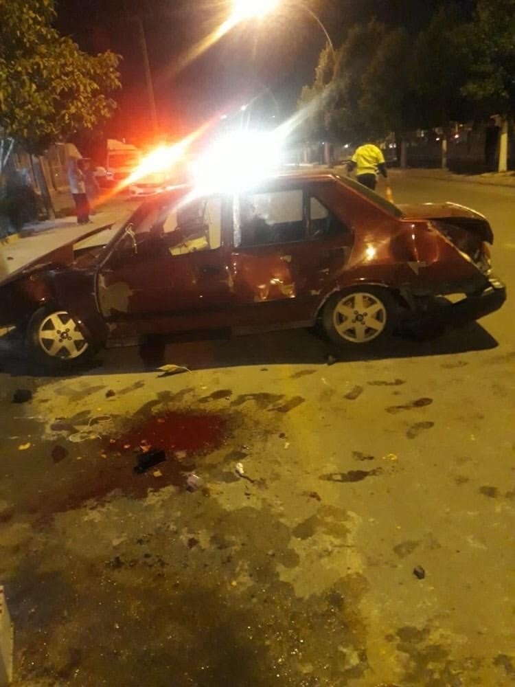 Kavşakta çarpışan otomobil savrularak kamyonet ve motosiklete çarptı! 1'i ağır 6 yaralı