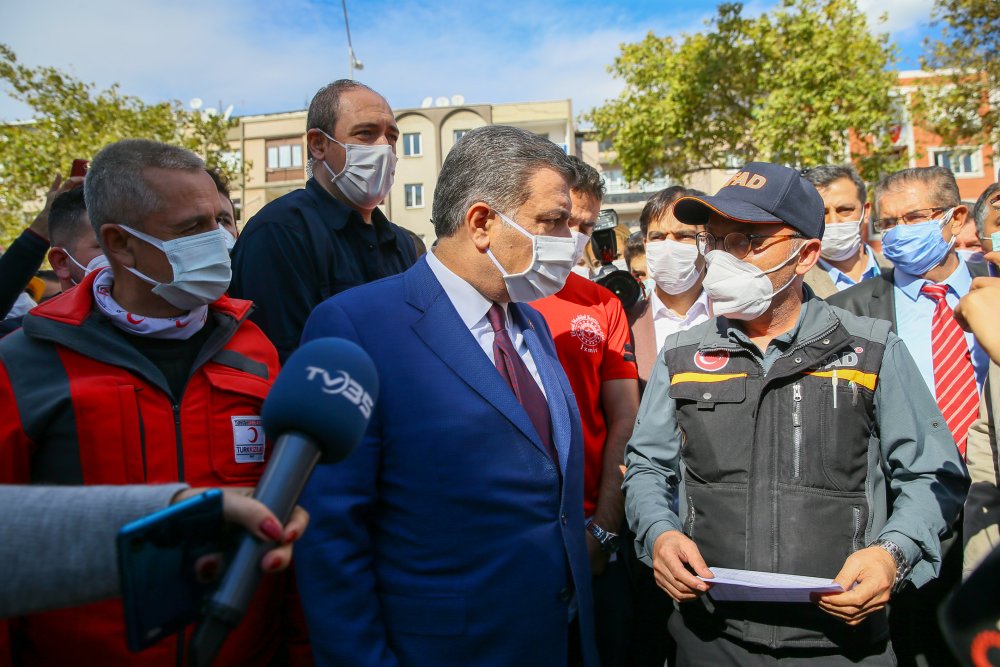 Sağlık Bakanı Koca deprem bölgesinde