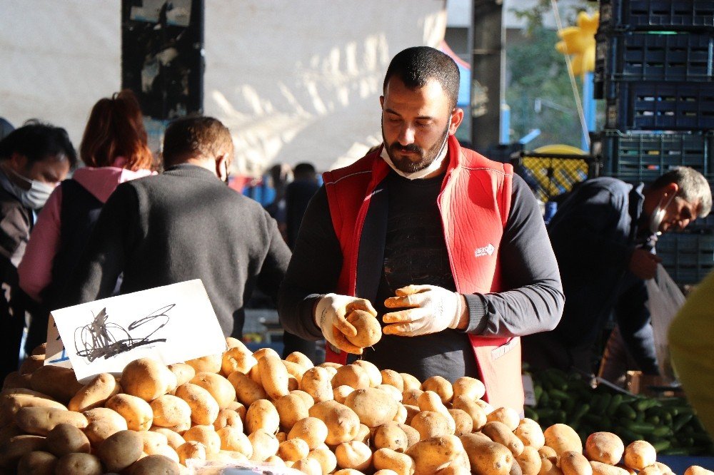 Semt pazarlarında ürküten görüntü! Kovid tedbirleri hiçe sayılıyor