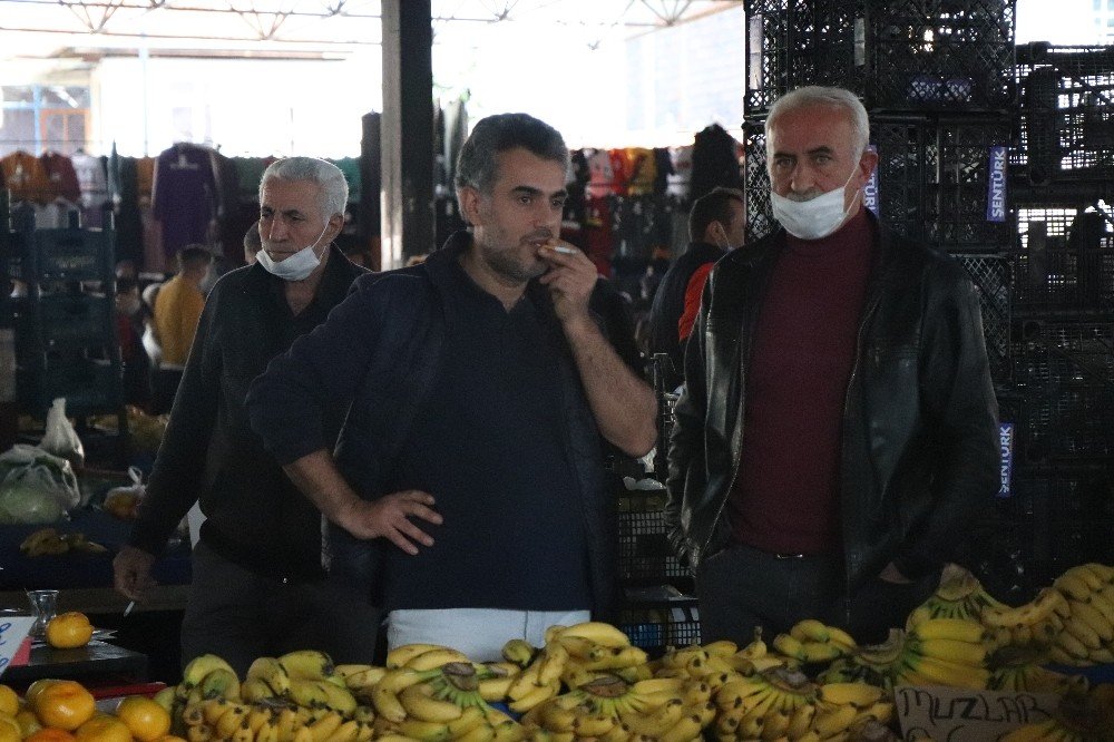Semt pazarlarında ürküten görüntü! Kovid tedbirleri hiçe sayılıyor