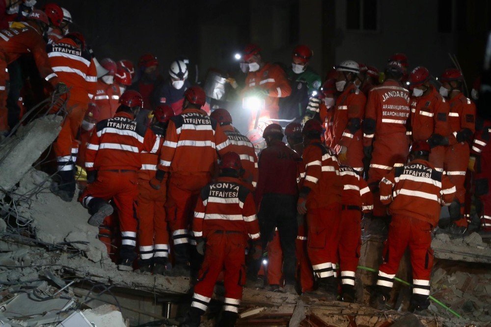 Enkaz altında kalan 16 yaşındaki ikizlerin cansız bedenlerine ulaşıldı