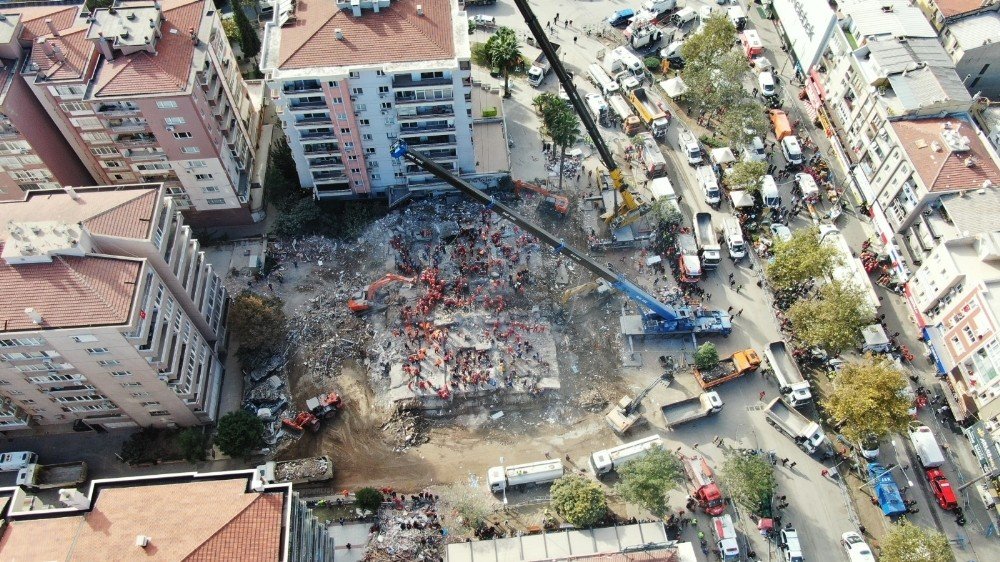 Enkaz altında kalan 16 yaşındaki ikizlerin cansız bedenlerine ulaşıldı