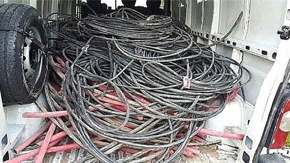 Konya'dan kablo çaldılar Eskişehir'de yakalandılar