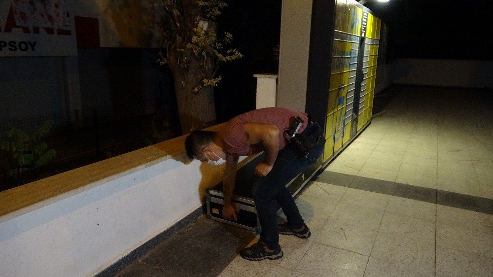 Antalya polisini harekete geçiren kara kutu! 2 metrelik kutu panik yarattı