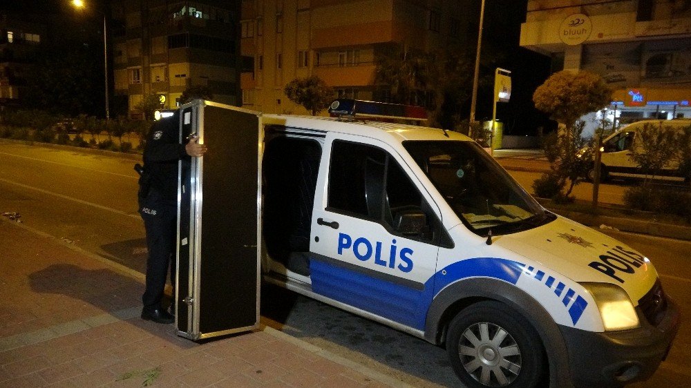 Antalya polisini harekete geçiren kara kutu! 2 metrelik kutu panik yarattı