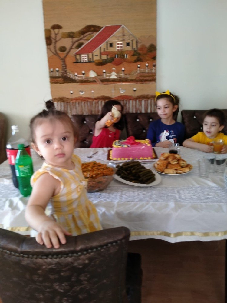 Biri emanet 4 çocukla enkaz altında kalan anne yaşadıklarını anlattı