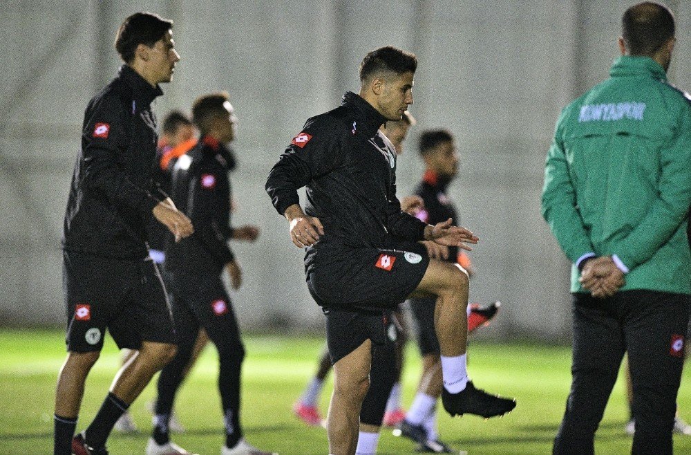 Konyaspor Fenerbahçe'ye temkinli hazırlanıyor