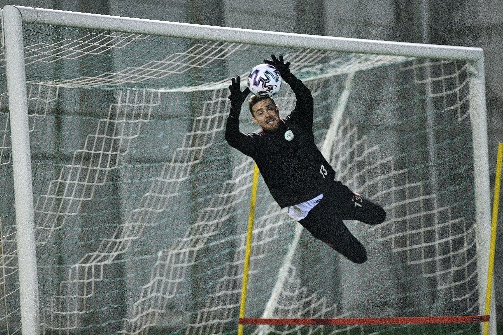 Konyaspor Fenerbahçe'ye temkinli hazırlanıyor