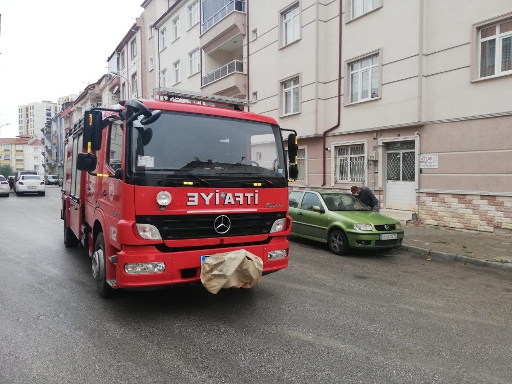 LPG'li otomobil gaz kaçırdı! Yol trafiğe kapatıldı