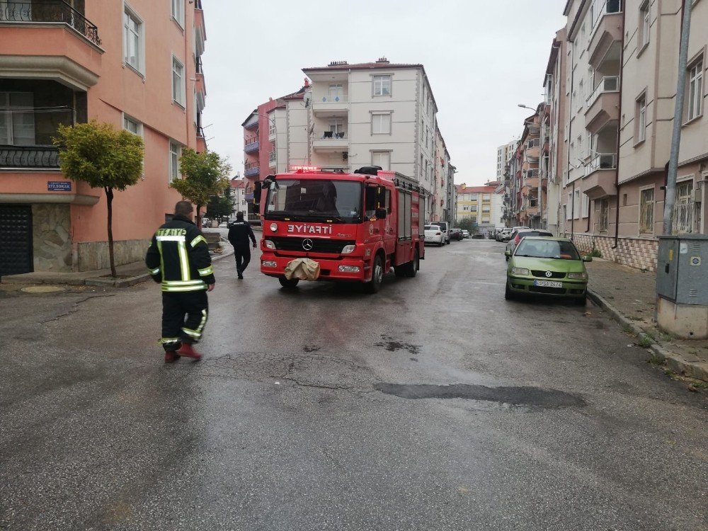 LPG'li otomobil gaz kaçırdı! Yol trafiğe kapatıldı