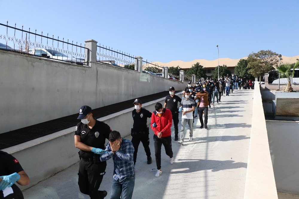 Sosyal medyadan dolandırdılar! Kendilerine avukat süsü verip sindirdiler