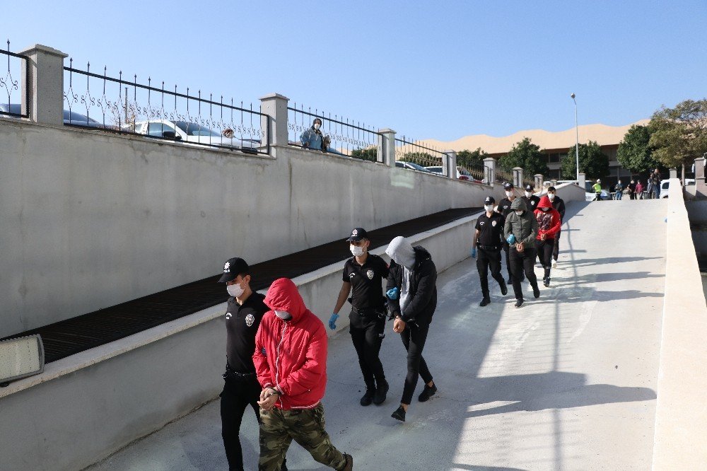 Sosyal medyadan dolandırdılar! Kendilerine avukat süsü verip sindirdiler