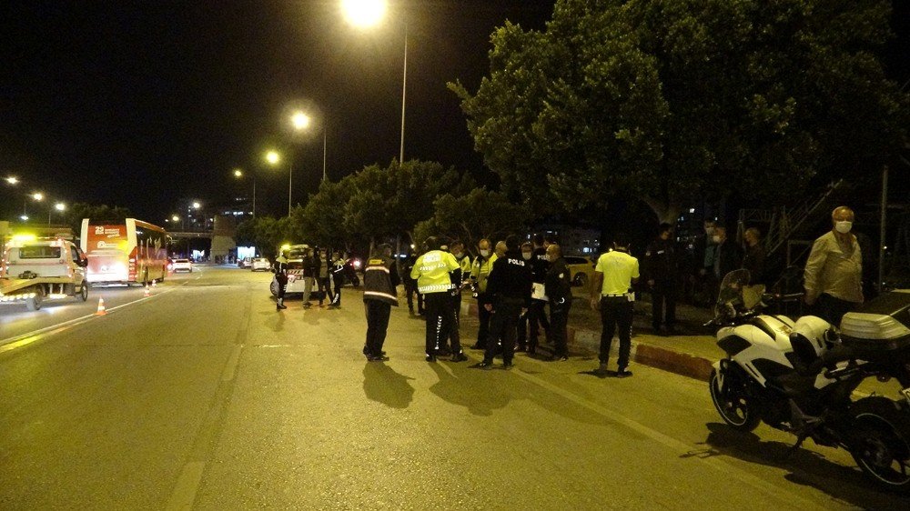 Önce yayaya sonra ağaca çarpan otomobil takla attı!