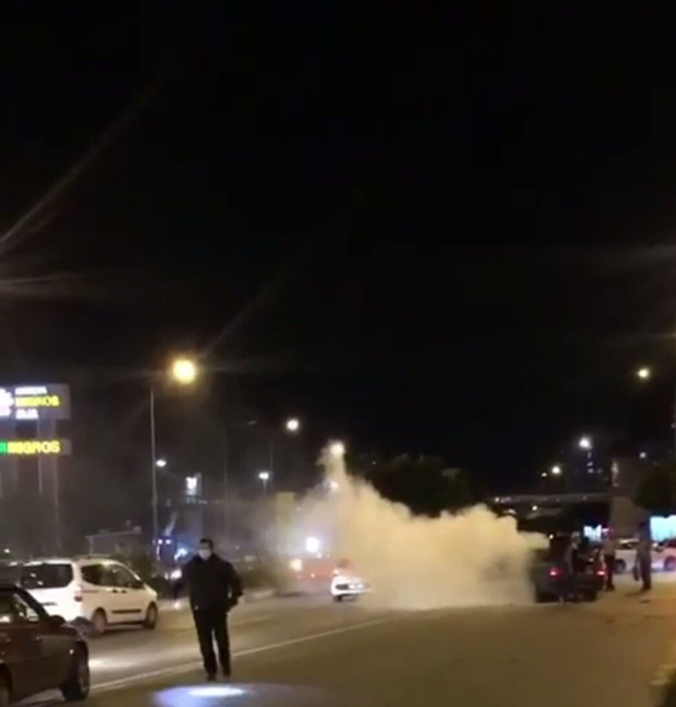 Önce yayaya sonra ağaca çarpan otomobil takla attı!