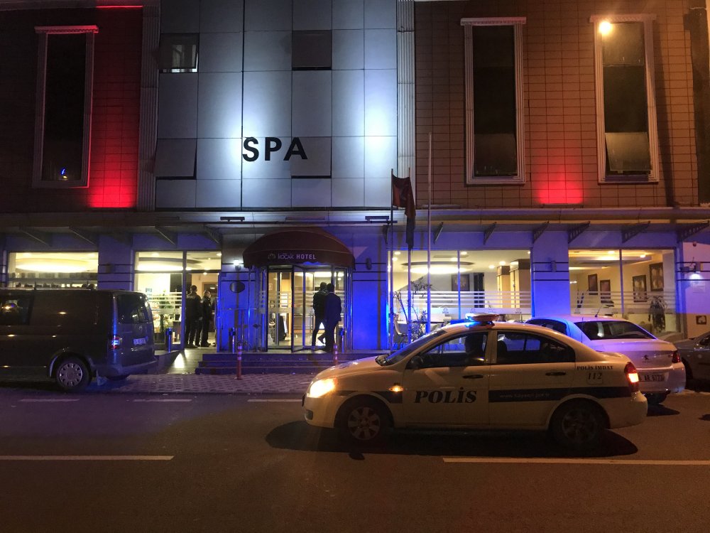 Otel lobisinde kavga çıktı! 2 yaralı