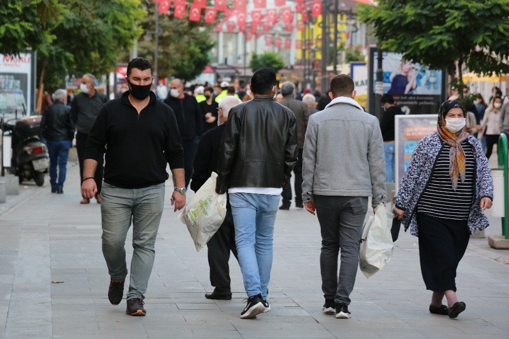 Sokakta sigara yasağı başladı! Polisler ceza yağdırdı