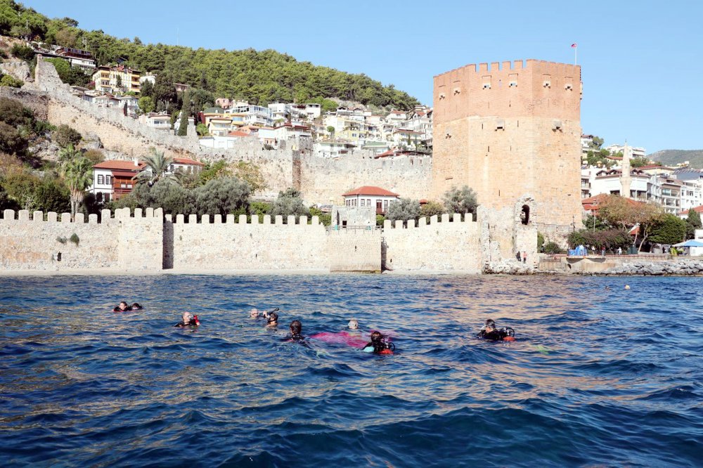 Koronavirüs salgınında sokağa çıkılmadı ama Alanya'nın denizi 4 ayda bu hale geldi