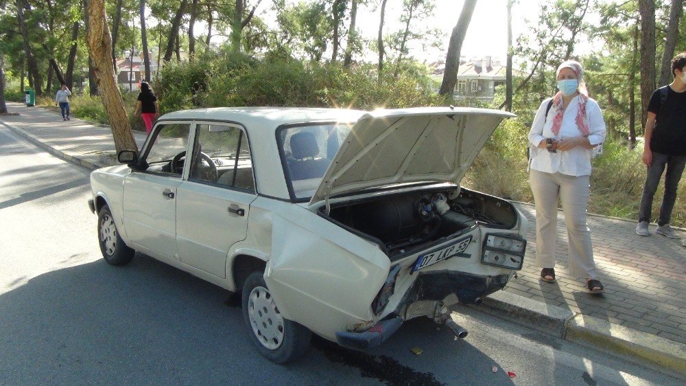 Antalya'da kazayı izlemek isteyen sürücü de kazaya karıştı